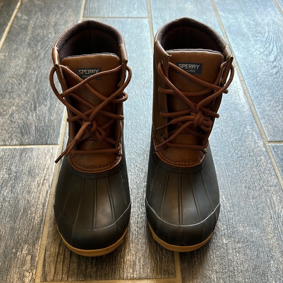 Sperry lined boots - Picture 1 of 9